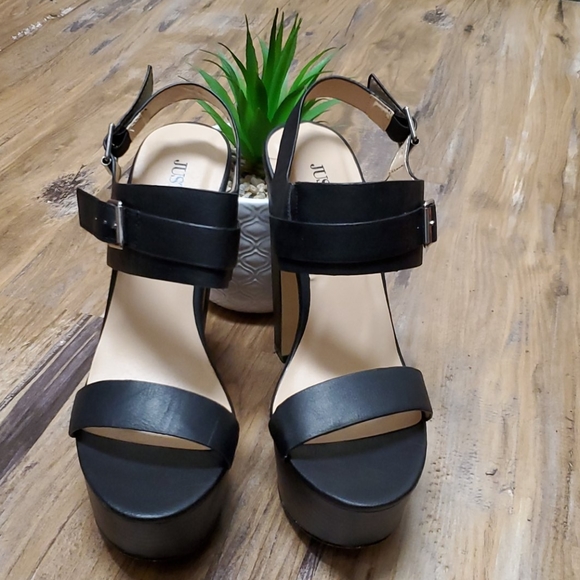 Heels - Picture 4 of 4